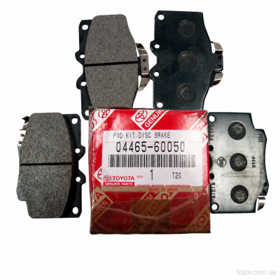 Передні колодки Toyota Land Cruiser 70 04465-60050 — загальний вигляд комплекту Комплект передніх гальмівних колодок Toyota Land Cruiser 04465-60050 — основне фото